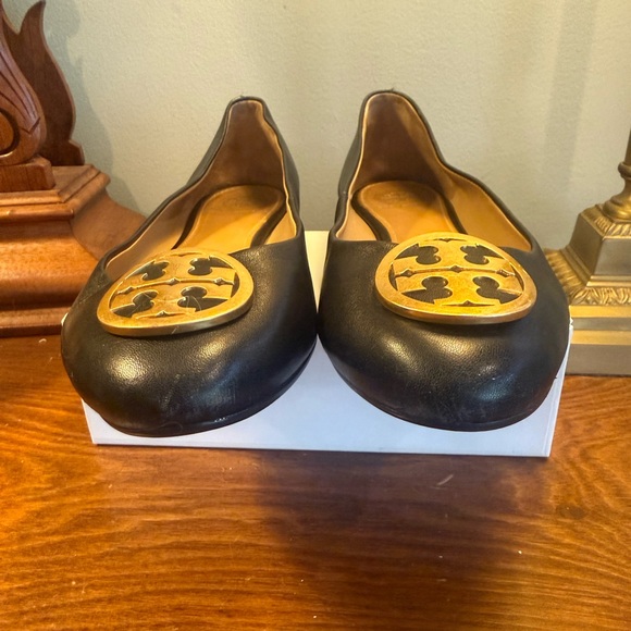 Tory Burch Black Leather Benton Ballet Flats with Gold Logo Medallion Size 8 - Picture 5 of 10